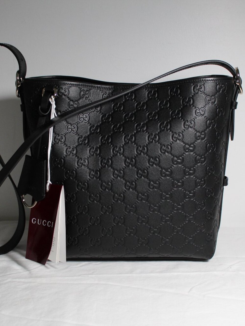 NWT Gucci GG Arabella Monogram Emblem HBG Bucket Shoulder Bag Crossbody 848881